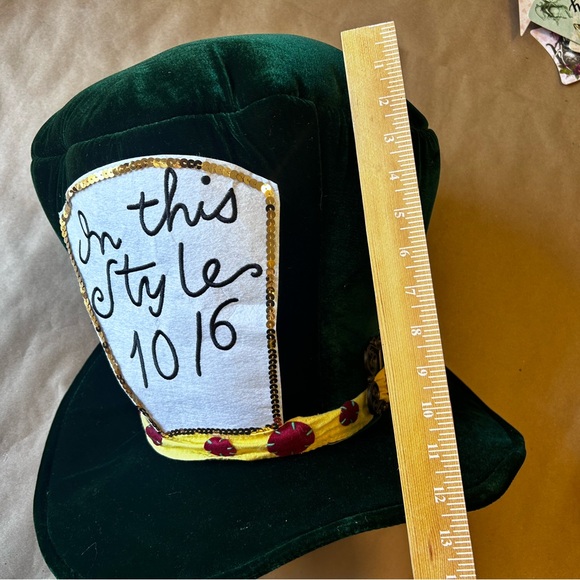 Lot of Alice in wonderland party decor and costume pieces made hatter, queen - Picture 16 of 16